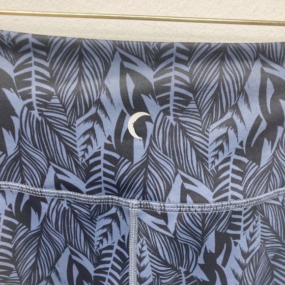 Zyia active black blue leaf printed hi rise leggings xs - Picture 4 of 7